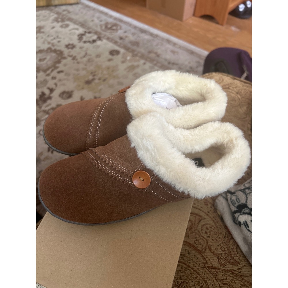 Clarks Wms New in Box Clog Brown Real‎ Suede Faux Fur Indoor/Out Slippers 8M - Picture 2 of 5